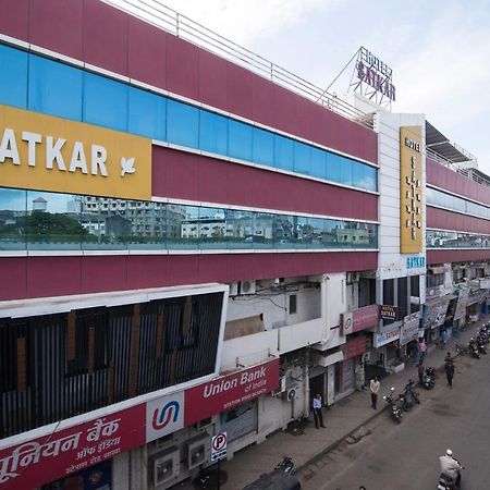 Hotel Satkar Surat Esterno foto