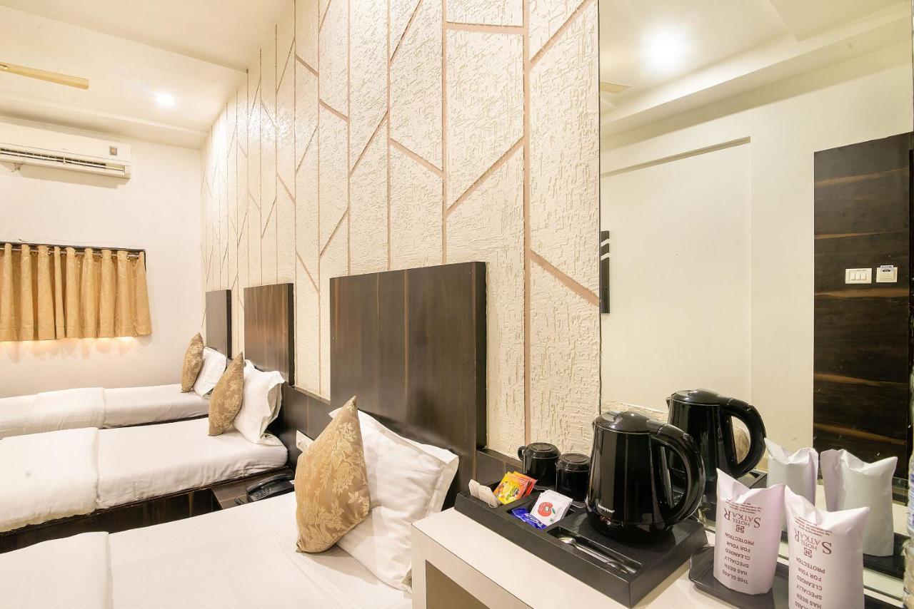 Hotel Satkar Surat Esterno foto